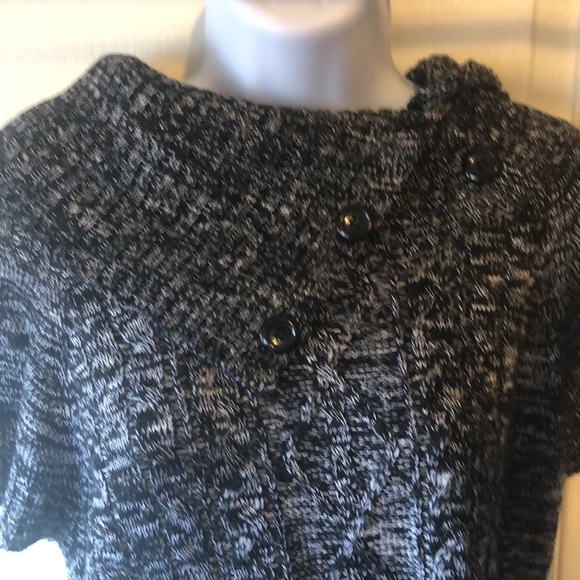 Calvin Klein Short Sleeved Sweater. Size medium - Picture 2 of 7